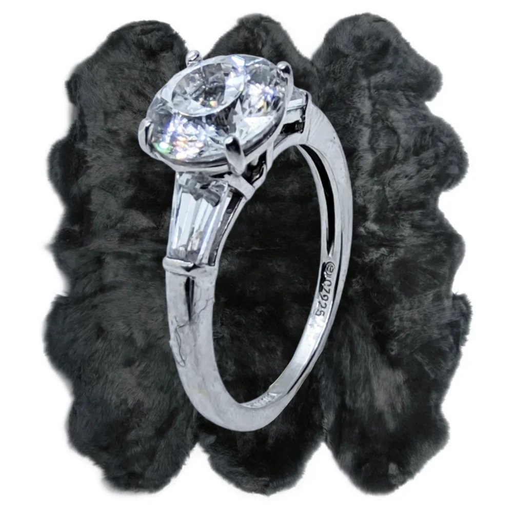 Three-Stone Round CZ Statement Ring in Sterling Silver Size 9. NWOT